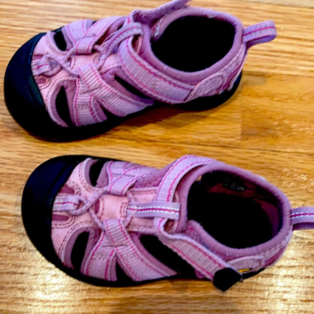 Girly and solid for hiking! Great used condition